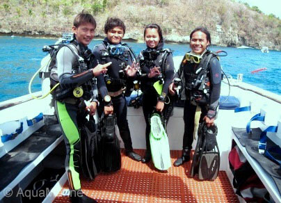 2015 Divemaster Interns with Wayan Suanda