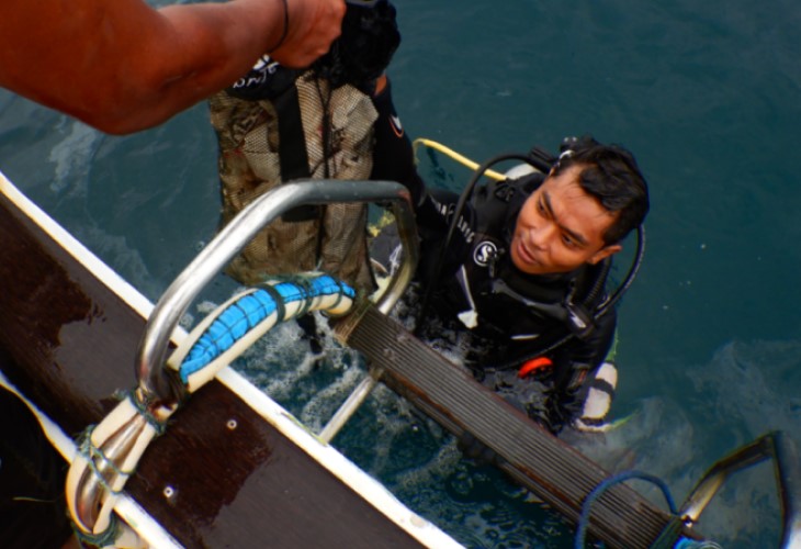 Being-EcoDivers-Dive-Against-Debris
