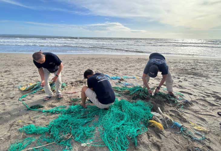 AMD-B-Beach-Clean-Up