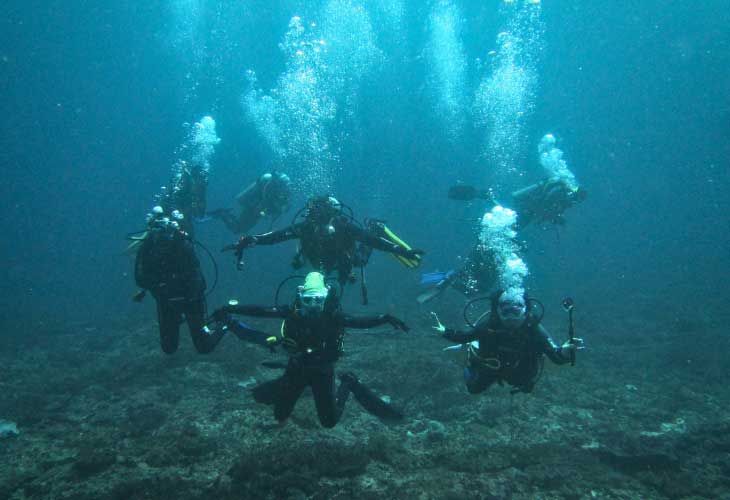 Family-Scuba-Diving-in-Bali