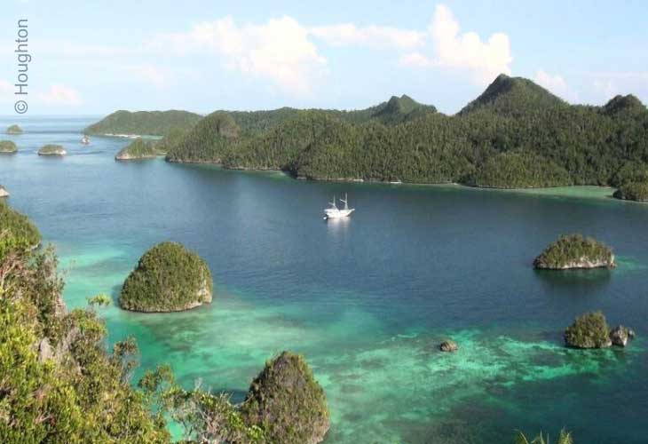 Raja-Ampat-Scenery