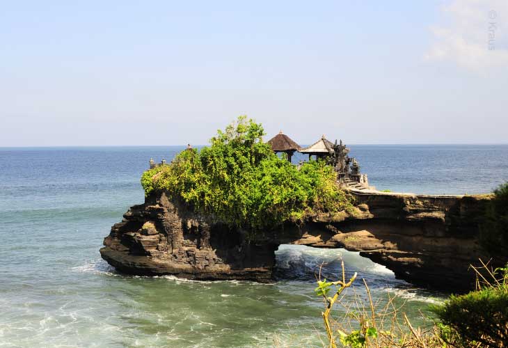Tanah-Lot-Temple-Scenery