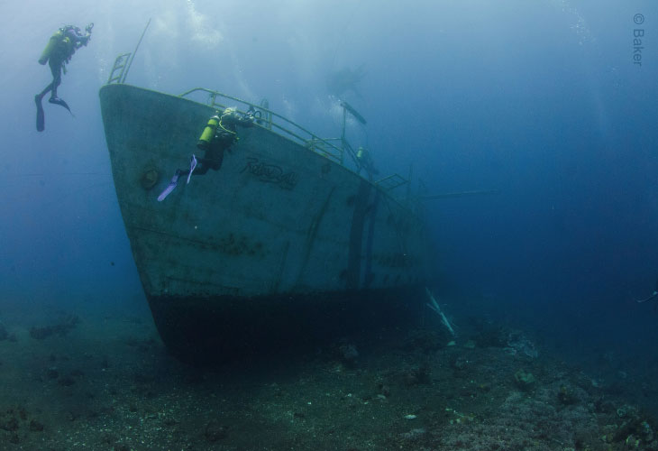 Kubu-Wreck-and-Divers